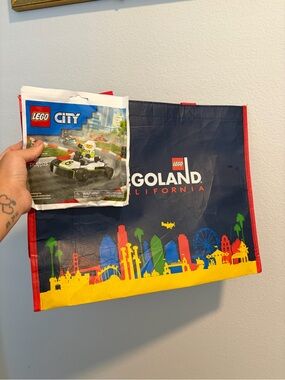 New Lego Navy Tote Bag with Colorful Skyline Print and Lego city set